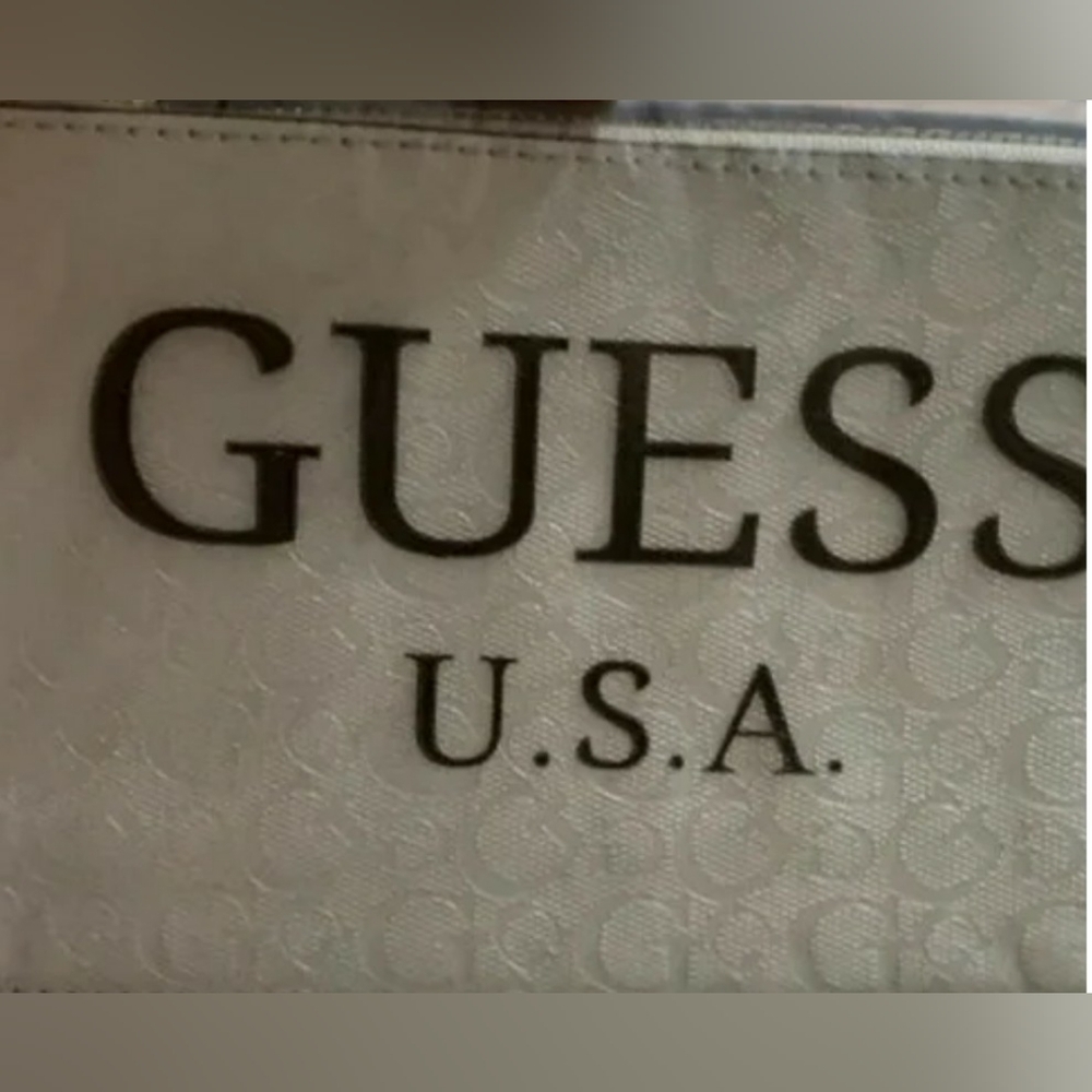 Guess wristlet clutch